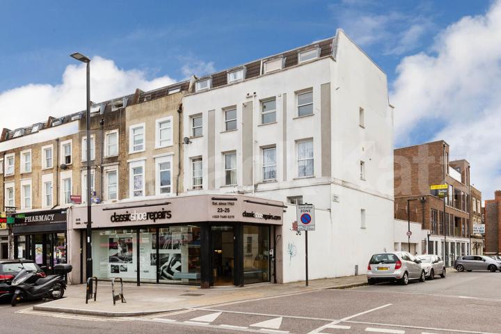 Self contained studio with a large roof terrace  Brecknock Road, Tufnell Park